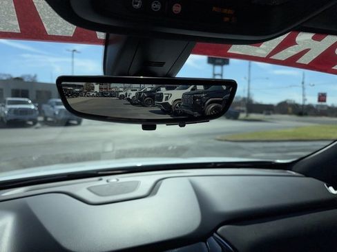 Used 2023 Chevrolet Traverse High Country image 21