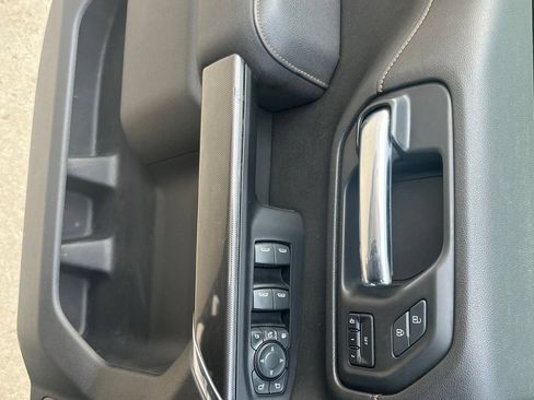 Used 2022 GMC Sierra 3500 AT4 w/ AT4 Preferred Package AWD/4WD image 11