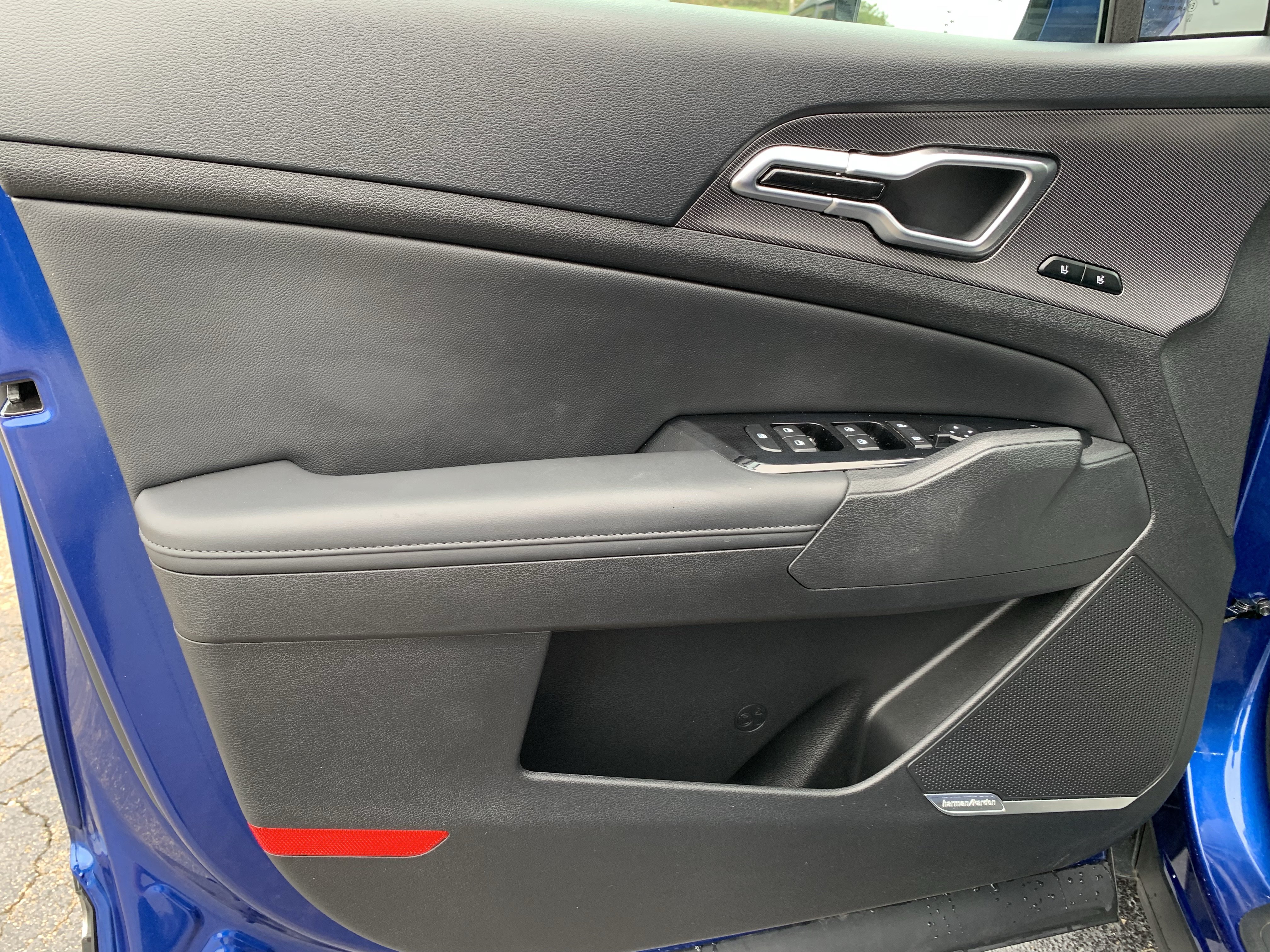 Used 2025 Kia Sportage SX FWD image 12