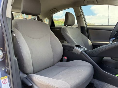 Used 2014 Toyota Prius One image 9