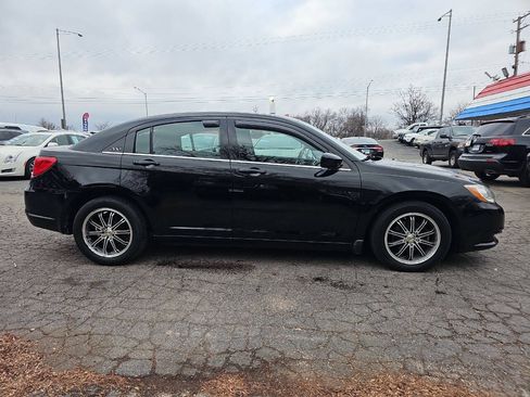 Used 2012 Chrysler 200 Touring FWD image 6