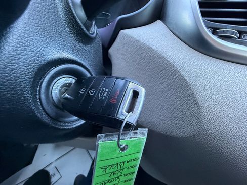 Used 2020 Kia Sorento LX image 30