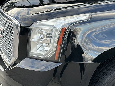 Used 2015 GMC Yukon XL Denali w/ Premium Package image 10