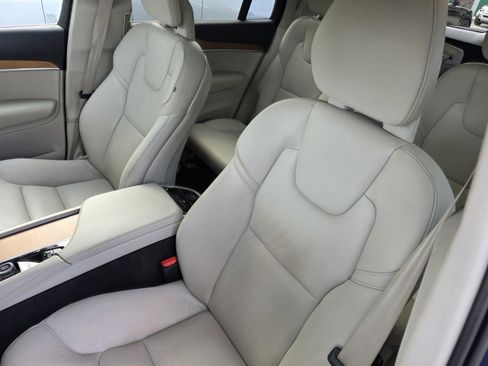 Used 2022 Volvo XC90 T6 Momentum w/ Protection Package Premier AWD/4WD image 12