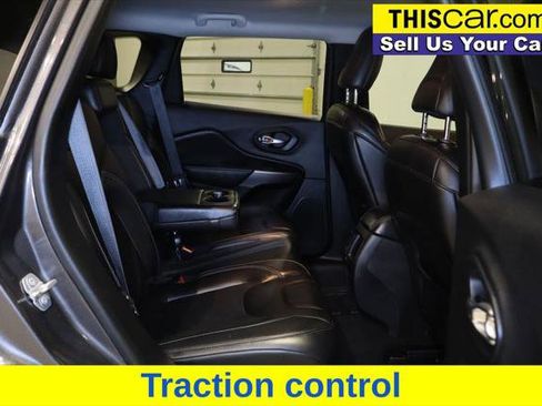 Used 2019 Jeep Cherokee Latitude Plus image 14