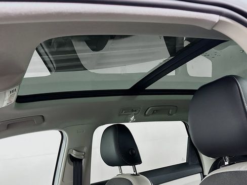 New 2025 Volkswagen Taos SE image 18