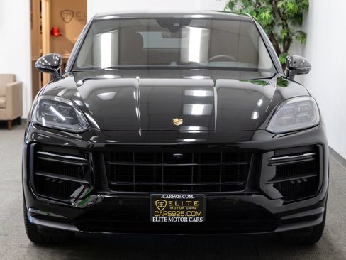 Used 2024 Porsche Cayenne Turbo GT AWD/4WD image 12