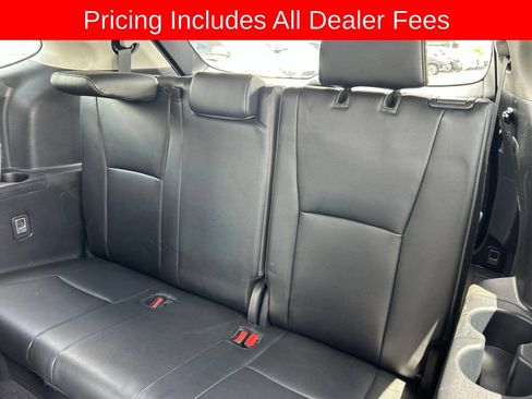 Used 2024 Toyota Highlander XLE FWD image 17