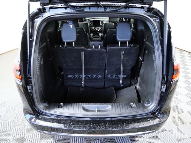 Used 2025 Chrysler Pacifica Select FWD image 7