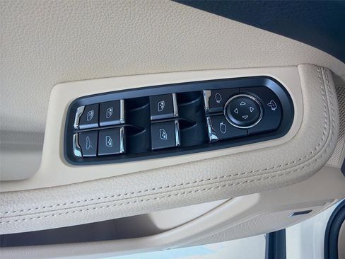 New 2026 Porsche Macan AWD/4WD image 8