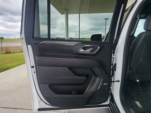 Used 2024 Chevrolet Suburban RST RWD image 18