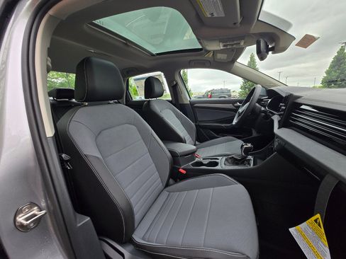 New 2026 Volkswagen Jetta SE FWD image 10