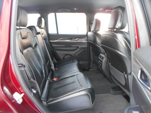 Certified 2024 Jeep Grand Cherokee Limited w/ Black Appearance Package image 26