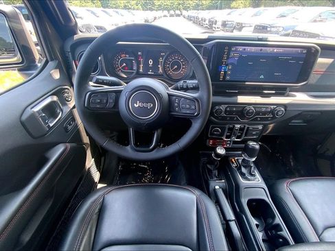 Certified 2025 Jeep Wrangler Unlimited Rubicon AWD/4WD image 5
