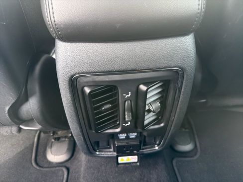 Used 2020 Jeep Grand Cherokee Limited image 17