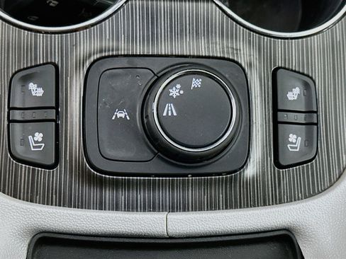 Used 2023 GMC Acadia SLT w/ Technology Package FWD image 26