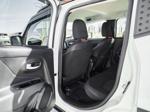 Used 2023 Jeep Renegade Trailhawk image 17