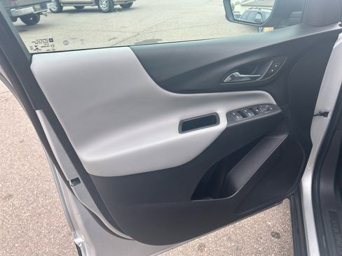 Used 2021 Chevrolet Equinox LS w/ LS Convenience Package image 14