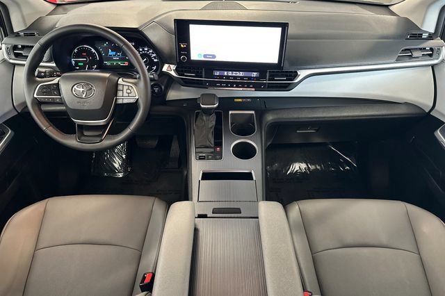 Certified 2026 Toyota Sienna XLE FWD image 17