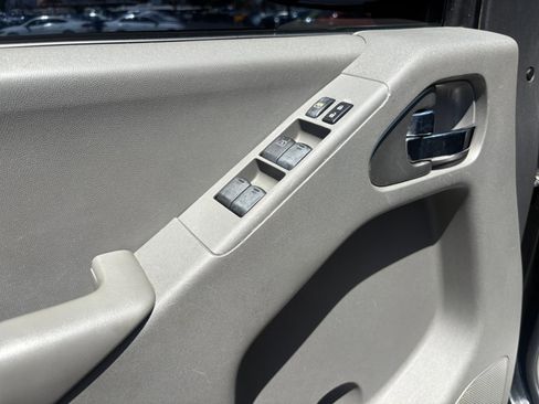 Used 2017 Nissan Frontier SV RWD image 11