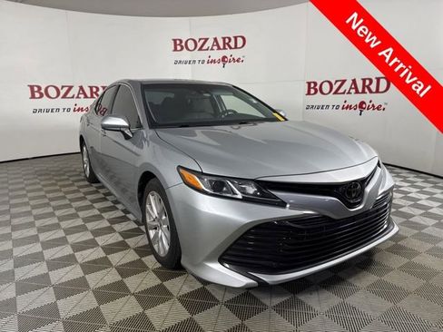 Used 2018 Toyota Camry LE image 1