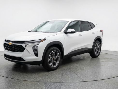 Used 2025 Chevrolet Trax LT w/ LT Convenience Package image 3