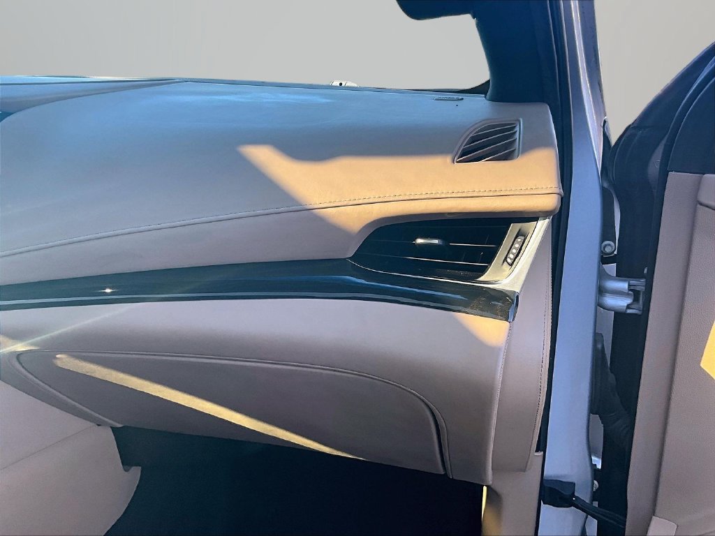 Used 2018 Cadillac Escalade ESV Platinum AWD/4WD image 16