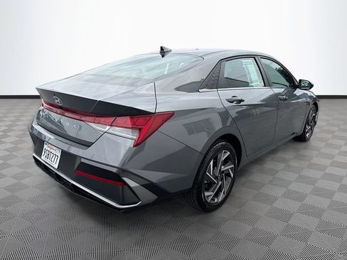 Used 2025 Hyundai Elantra SEL FWD image 7