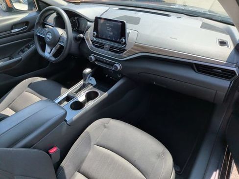 Used 2024 Nissan Altima 2.5 SV FWD image 27