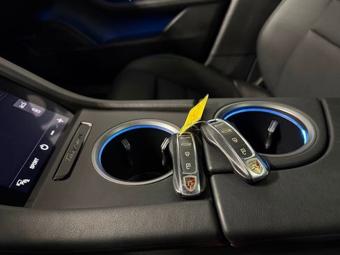 Used 2020 Porsche Taycan 4S w/ Premium Package image 15