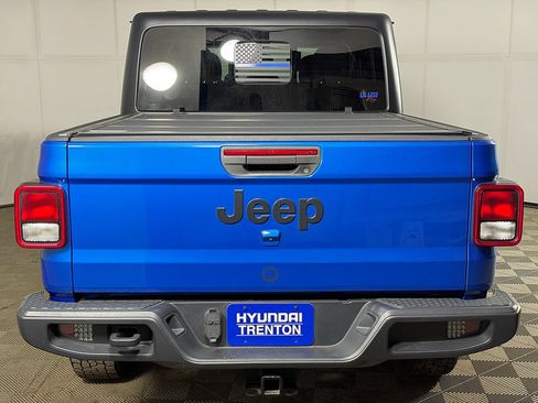 Used 2022 Jeep Gladiator Sport AWD/4WD image 9