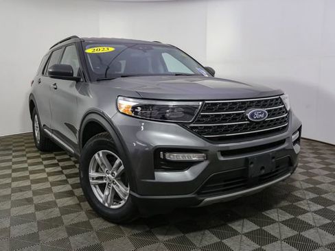Used 2023 Ford Explorer XLT w/ Equipment Group 202A AWD/4WD image 3
