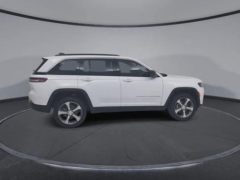 New 2026 Jeep Grand Cherokee Limited w/ Luxury Tech Group II AWD/4WD image 16