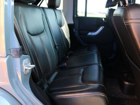 Used 2015 Jeep Wrangler Unlimited Sahara w/ Max Tow Package AWD/4WD image 43