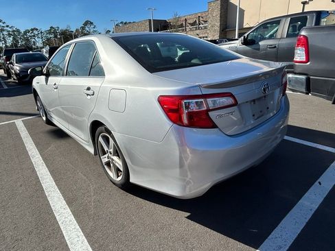 Used 2014 Toyota Camry SE image 3
