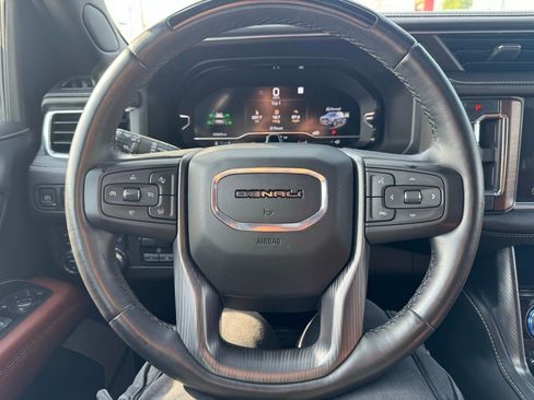 Used 2023 GMC Yukon Denali Ultimate image 11