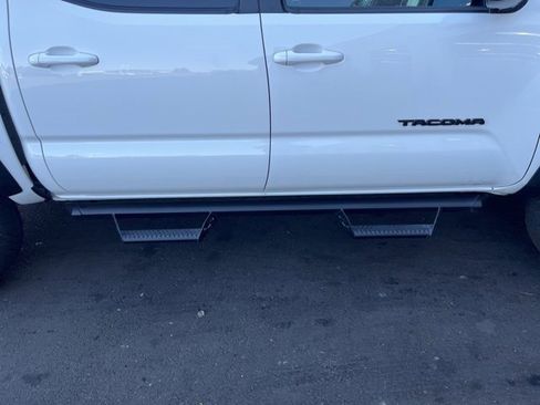 Used 2020 Toyota Tacoma TRD Off-Road image 4