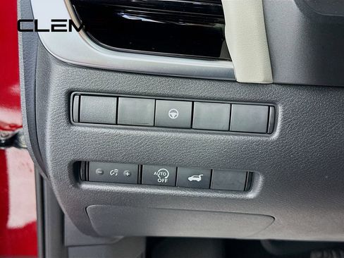 Used 2023 Nissan Rogue SL w/ SL Premium Package image 12