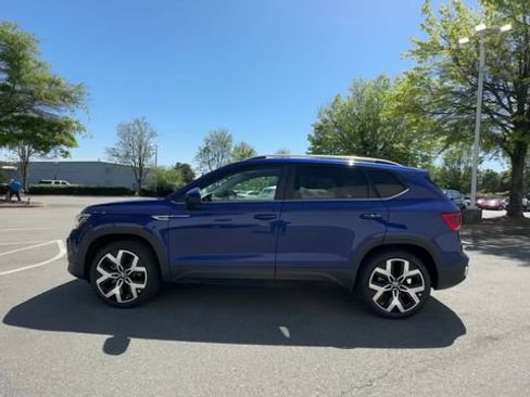 Certified 2023 Volkswagen Taos SEL image 5