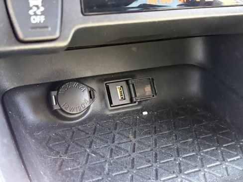 Used 2021 Toyota RAV4 LE AWD/4WD image 9