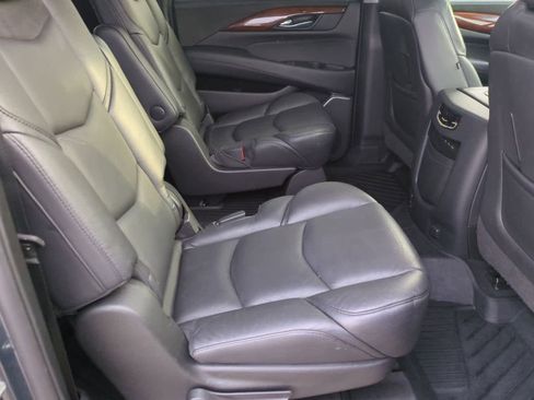 Used 2019 Cadillac Escalade ESV Luxury image 21