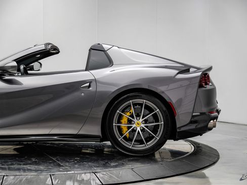Used 2022 Ferrari 812 GTS RWD image 12
