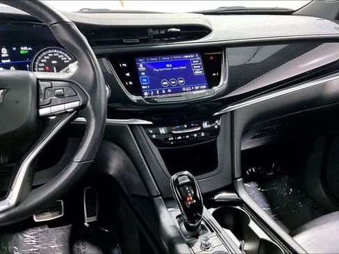 Used 2023 Cadillac XT6 Sport w/ Technology Package image 9