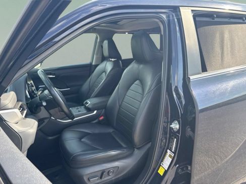 Used 2023 Toyota Highlander XLE FWD image 18