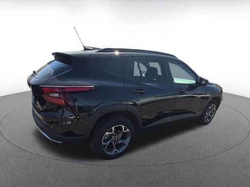 Used 2025 Chevrolet Trax LT image 8