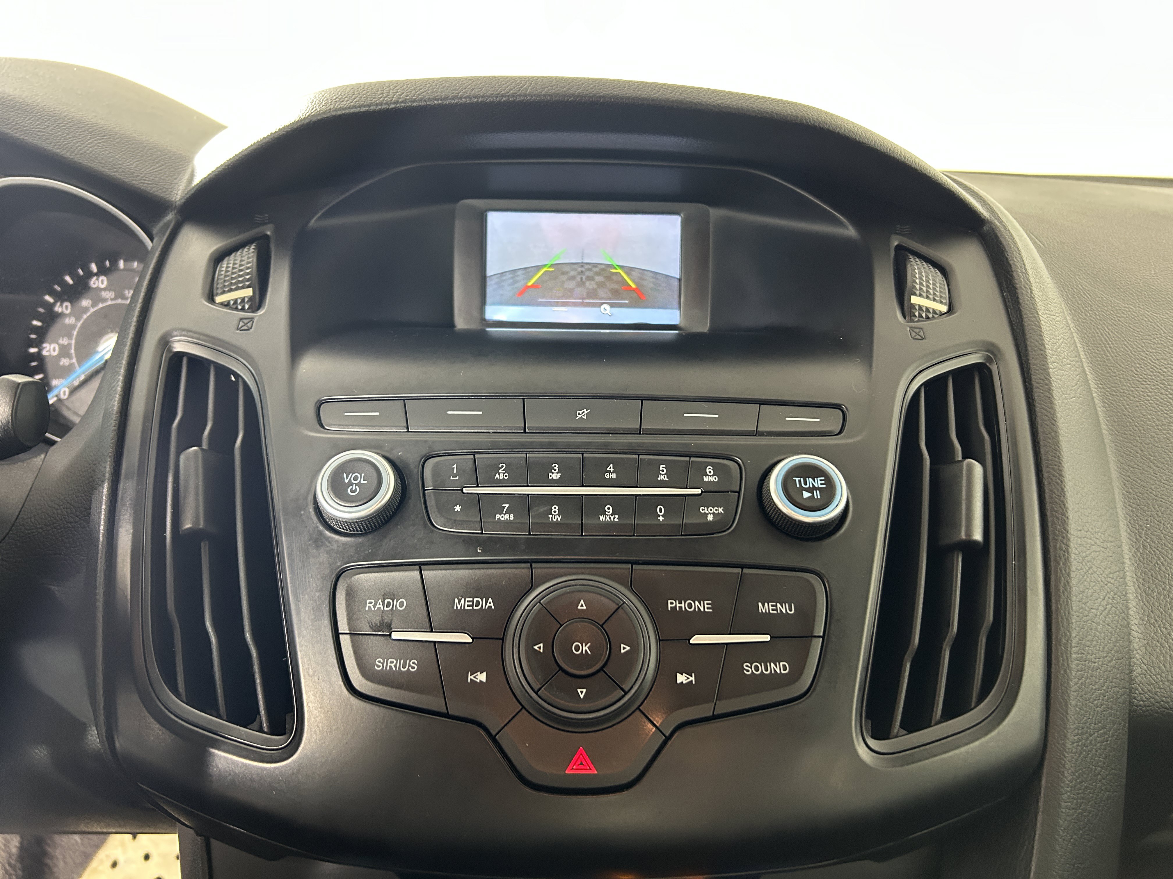 Used 2018 Ford Focus SE FWD image 18