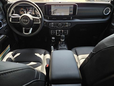 New 2026 Jeep Wrangler Unlimited Sahara AWD/4WD image 9