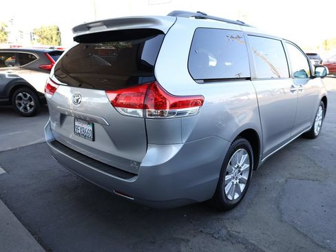 Used 2011 Toyota Sienna LE AWD/4WD image 4