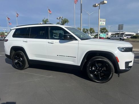Used 2023 Jeep Grand Cherokee L Laredo AWD/4WD image 10