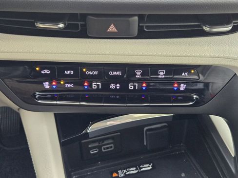 Used 2022 Buick Envision Avenir w/ Technology Package II image 17